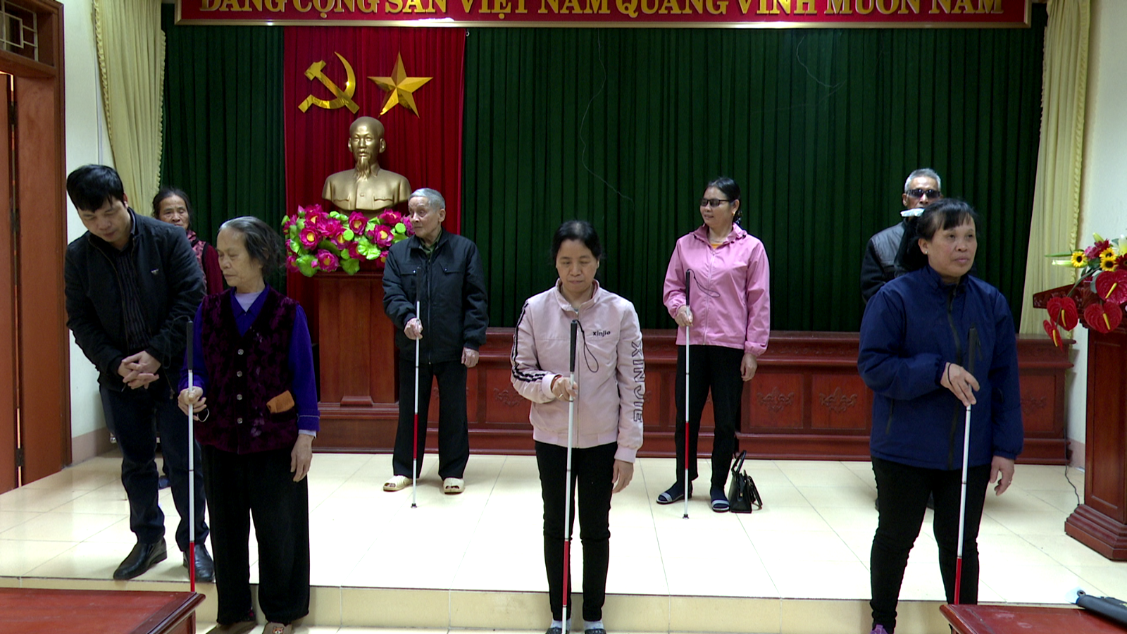 Hội người mù huyện Cẩm Giàng tập huấn định hướng nâng cao cây gậy trắng cho công dân mù trên địa bàn