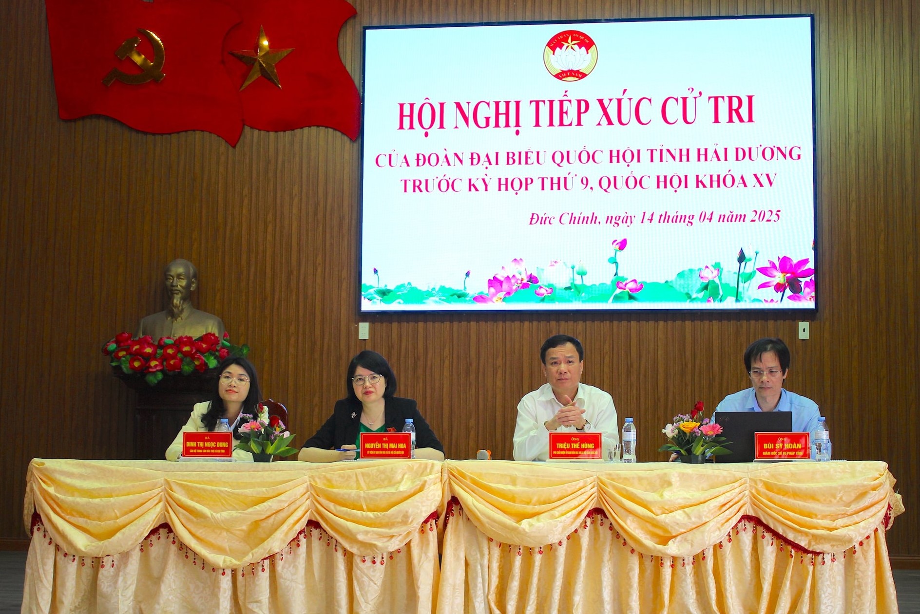 tiep-xuc-cu-tri.jpg